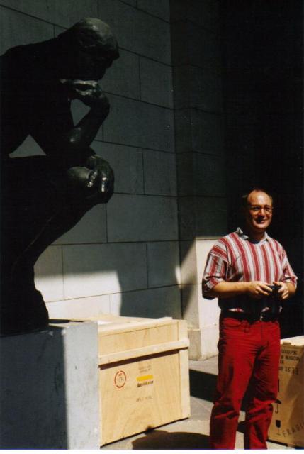 Puschkinmuseum Moskau, Abbau der Austellung "Moskau - Berlin", 1996, "Der Denker" von Rodin schaut entspannt zu